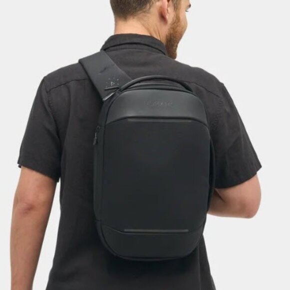 NOMATIC Navigator Sling 10L Black โ NEW - Picture 1 of 16